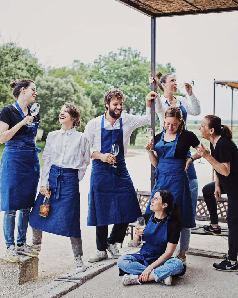 equipe table hotes relais du catelet arles